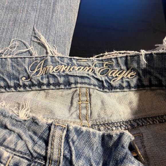 American Eagle Real Flare Size 2 Short Distressed Holey Jeans Light Blue Wash - Picture 5 of 5